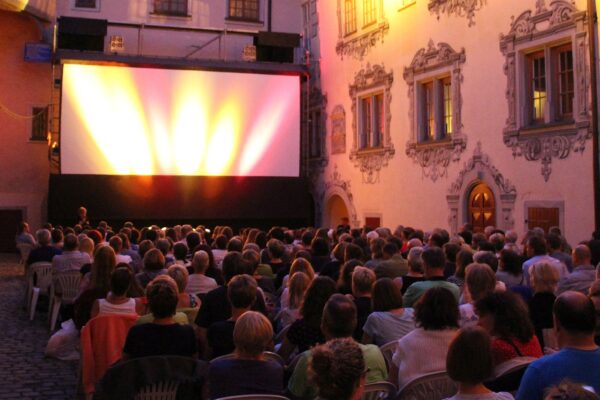 Open Air Kino im Schlosshof