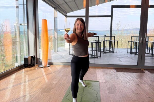Yoga und Wein in der Privatkellerei Willy